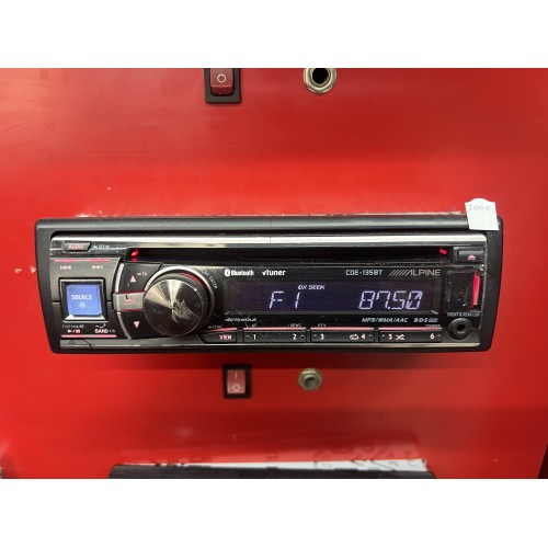 ALPINE CDE-135BT (Б/У)